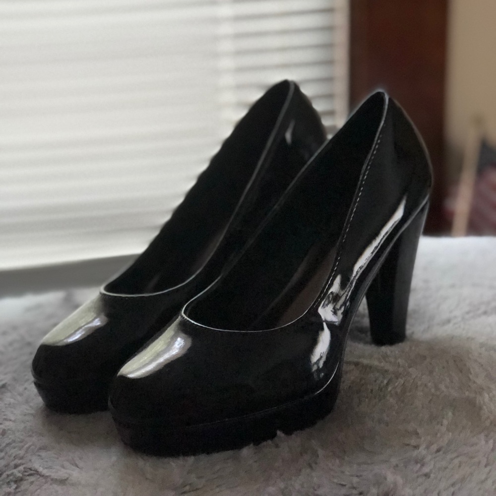 Black Patent faux leather round toe heels